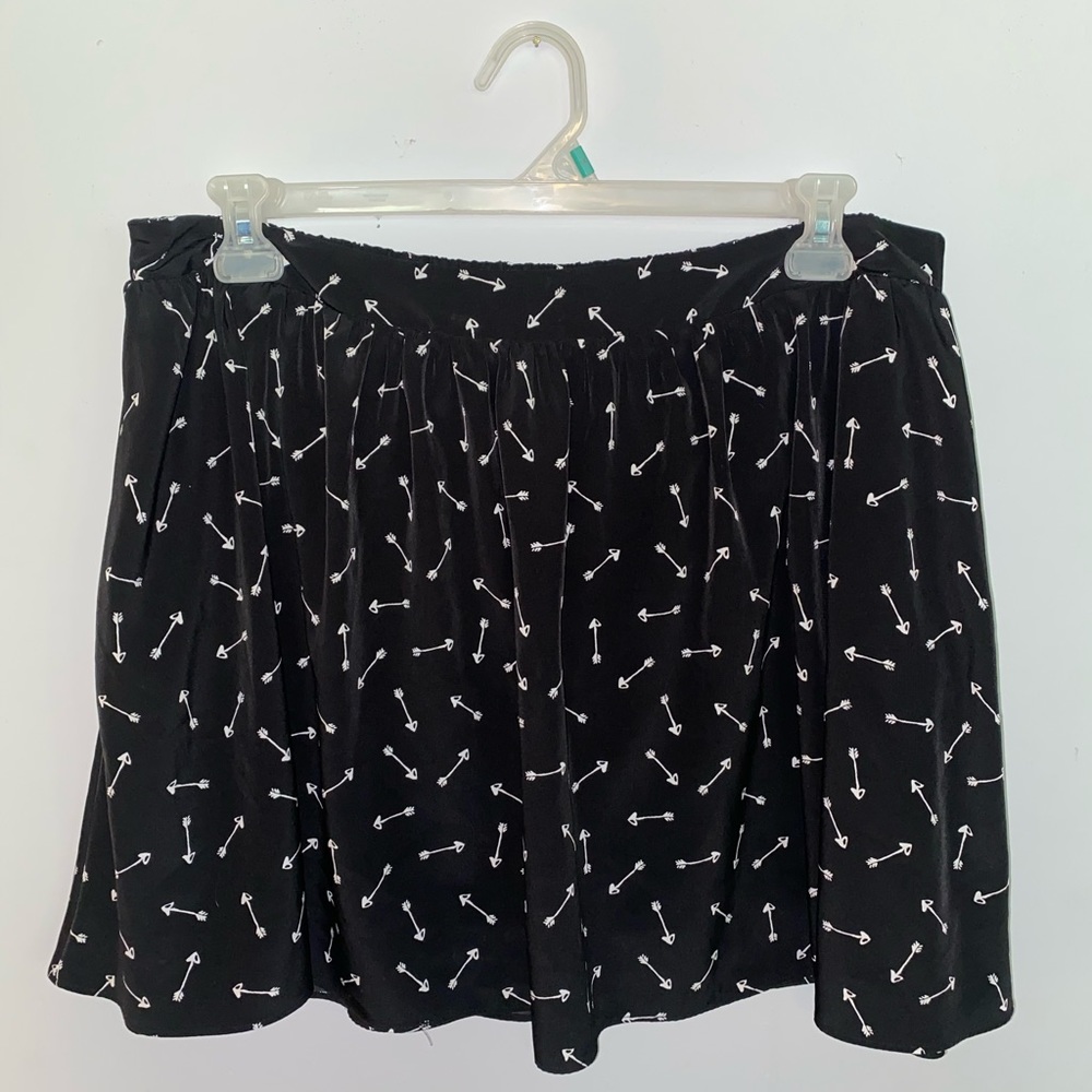 Black & White Arrows Skirt